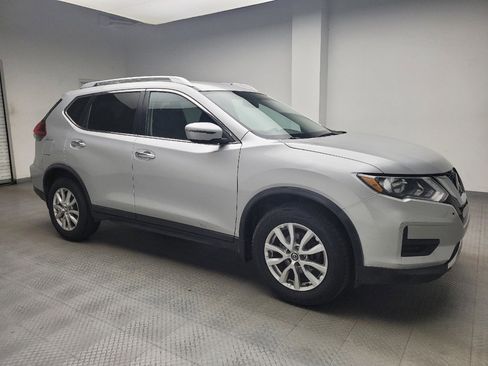 Used 2018 Nissan Rogue SV image 11