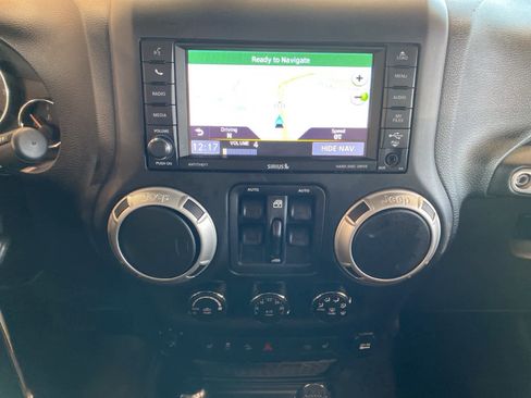Used 2017 Jeep Wrangler Unlimited Sahara w/ Connectivity Group image 12