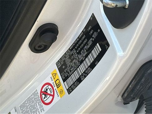 Used 2017 Lexus RX 450h AWD image 36