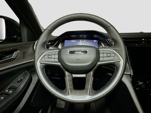 New 2025 Jeep Grand Cherokee Limited w/ Luxury Tech Group II AWD/4WD image 7