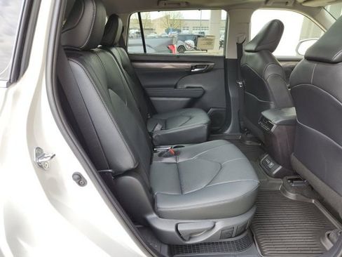 New 2026 Toyota Highlander Limited image 25