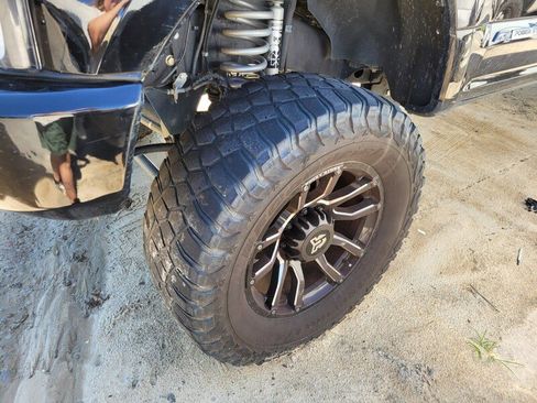 Used 2022 Ford F250 Lariat w/ Black Appearance Package image 4