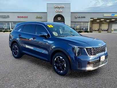Used 2025 Kia Sorento S w/ Panoramic Sunroof Package