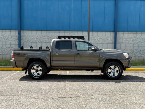 Used 2014 Toyota Tacoma 4x4 Double Cab w/ TRD Sport Package image 4