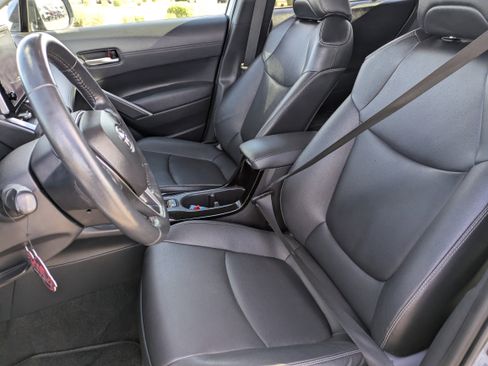Used 2024 Toyota Corolla Cross XLE FWD image 27