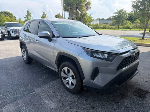Used 2022 Toyota RAV4 LE FWD image 2