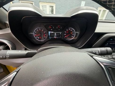 Used 2016 Chevrolet Camaro LT RWD image 9