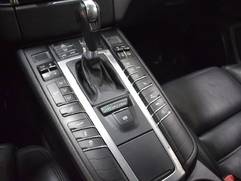 Used 2017 Porsche Macan Turbo image 21