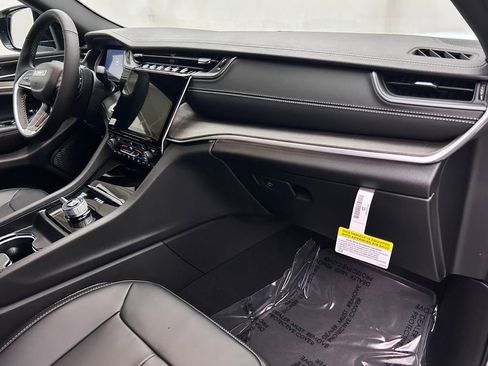New 2025 Jeep Grand Cherokee L Limited image 21