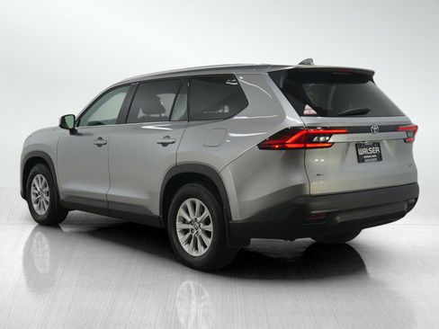 Used 2024 Toyota Grand Highlander XLE image 3