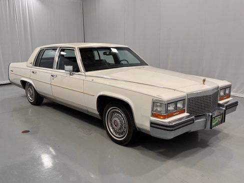 Used 1987 Cadillac Brougham RWD image 3