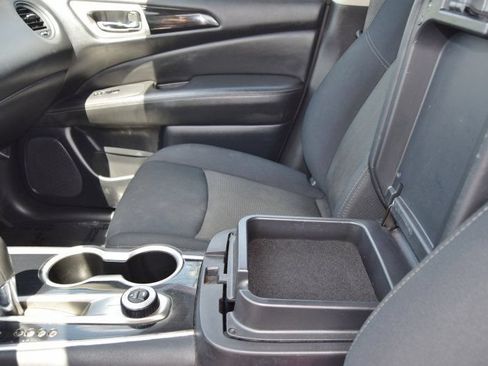 Used 2018 Nissan Pathfinder S AWD/4WD image 37