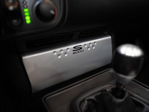 Used 2004 Honda S2000 image 18