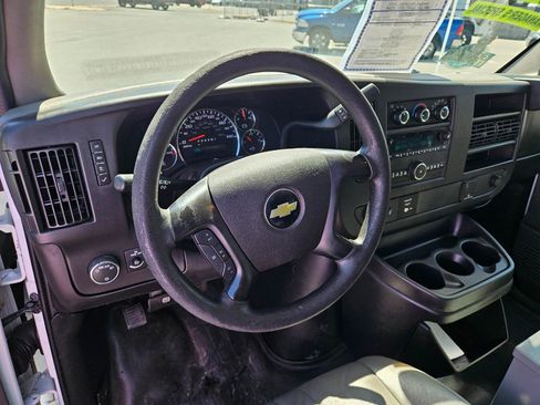 Used 2015 Chevrolet Express 2500 RWD image 18