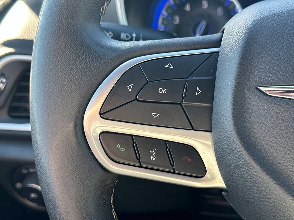 Used 2025 Chrysler Pacifica Select FWD image 19