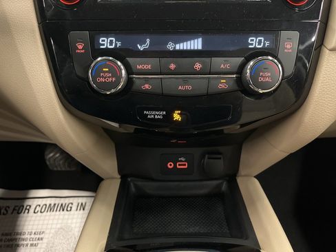 Used 2019 Nissan Rogue SV image 23