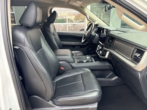 Used 2024 Ford Expedition XLT image 23