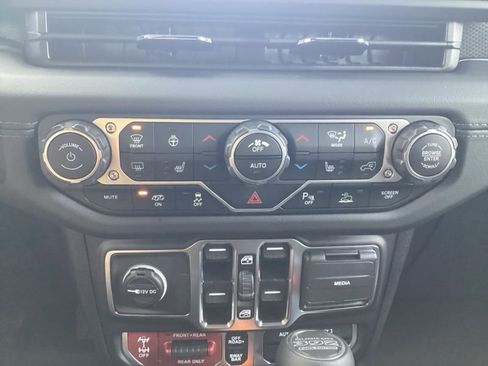 New 2025 Jeep Wrangler Unlimited Rubicon 392 image 36