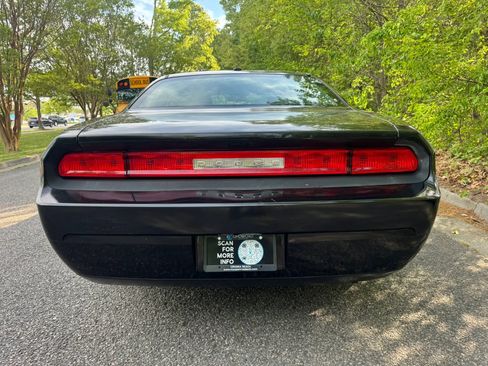 Used 2009 Dodge Challenger SE RWD image 6
