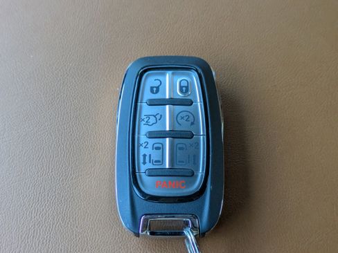 New 2026 Chrysler Pacifica Pinnacle image 34