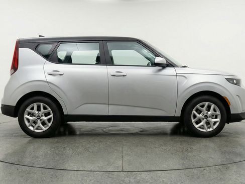 Used 2025 Kia Soul LX w/ LX Technology Package image 11