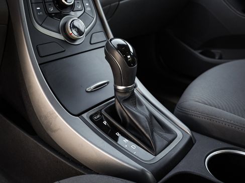 Used 2015 Hyundai Elantra SE image 23