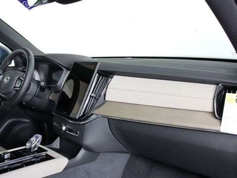 New 2026 Volvo XC90 B6 Plus w/ Protection Package Premier image 9