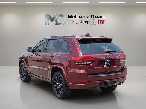 Used 2022 Jeep Grand Cherokee Laredo X AWD/4WD image 4