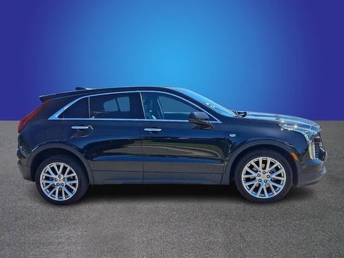 Used 2021 Cadillac XT4 Luxury w/ Cold Weather Package AWD/4WD image 3