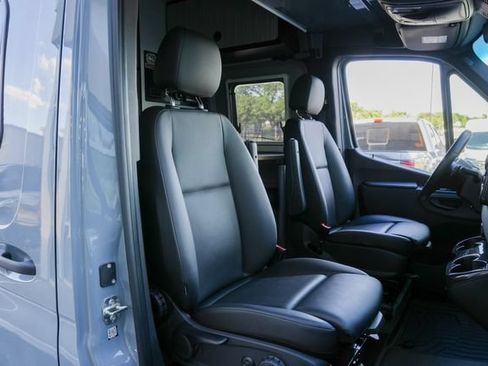 Used 2021 Mercedes-Benz Sprinter 2500 image 32