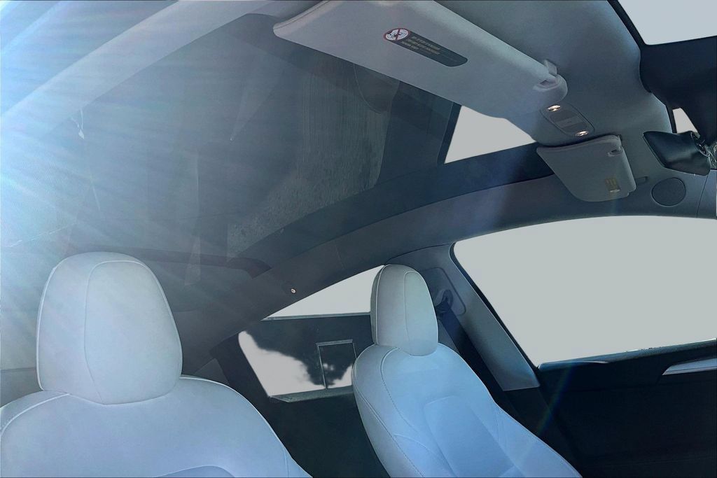 Used 2022 Tesla Model Y Performance AWD/4WD image 25