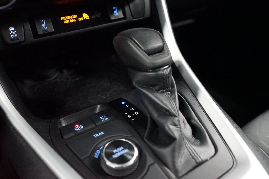 Used 2021 Toyota RAV4 XLE w/ XLE Grade Weather Package AWD/4WD image 20