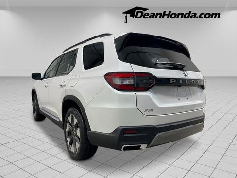 New 2026 Honda Pilot Touring image 3