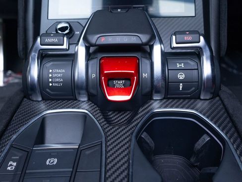 Used 2024 Lamborghini Urus Performante AWD/4WD image 51