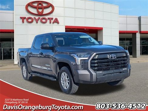 Used 2022 Toyota Tundra SR5 w/ SR5 Convenience Package image 1