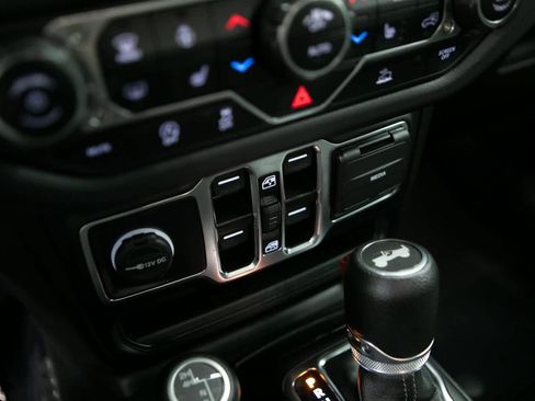 Used 2024 Jeep Wrangler Sahara image 21