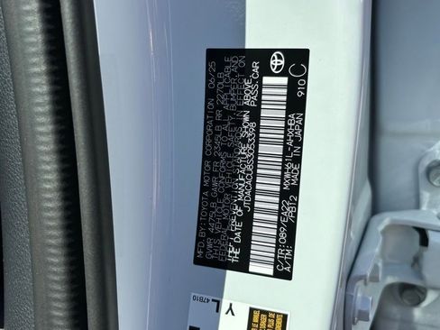 New 2025 Toyota Prius Plug-In Hybrid image 27