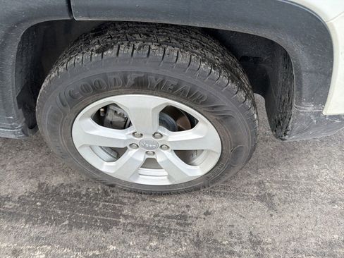 Used 2020 Jeep Compass Latitude w/ Cold Weather Group image 7