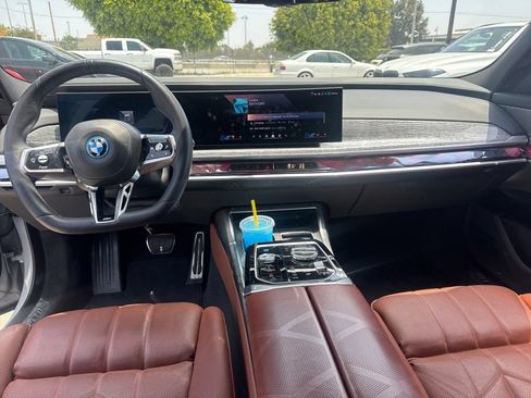 Used 2025 BMW i7 xDrive60 AWD/4WD image 18