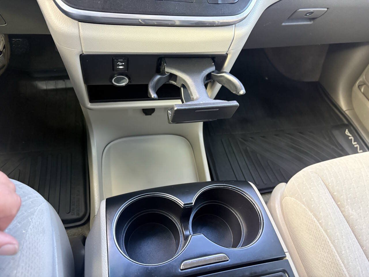 Used 2015 Toyota Sienna LE FWD image 27