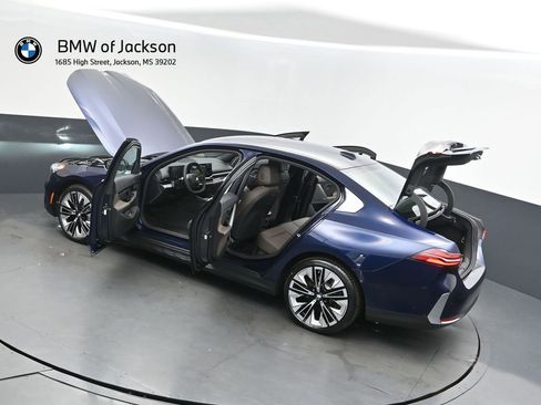 New 2026 BMW 530i w/ Premium Package RWD image 2