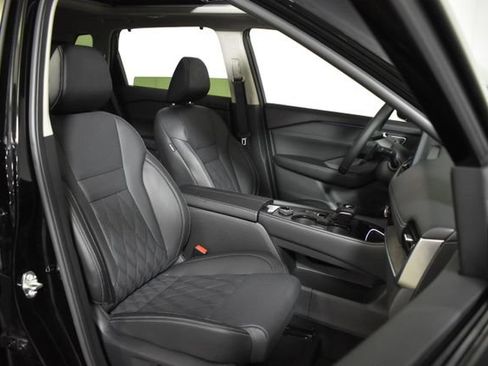 Used 2026 Nissan Rogue Platinum w/ Platinum Premium Package AWD/4WD image 38