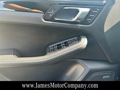 Used 2020 Porsche Macan AWD/4WD image 16