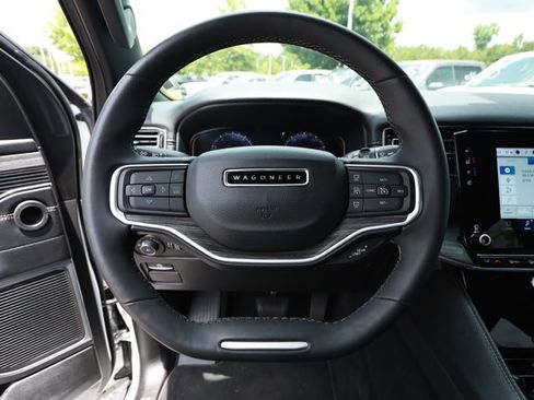 Used 2023 Jeep Wagoneer L Series II AWD/4WD image 11