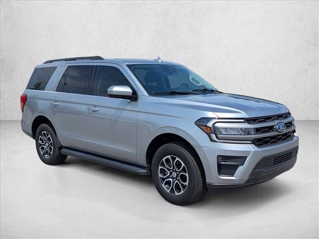 Used 2023 Ford Expedition XLT RWD image 3