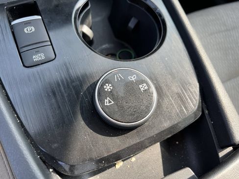 Used 2025 Nissan Rogue SV AWD/4WD image 10