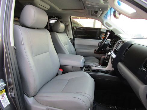 Used 2014 Toyota Sequoia Platinum RWD image 13