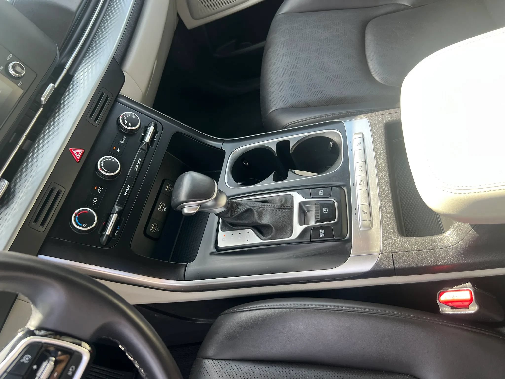 Used 2023 Kia Carnival LX FWD image 16
