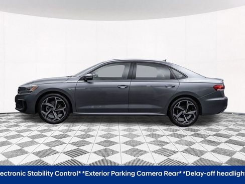 Certified 2022 Volkswagen Passat 2.0T R-Line image 7