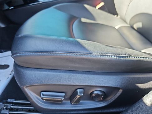 Used 2022 Toyota Prius Limited image 32